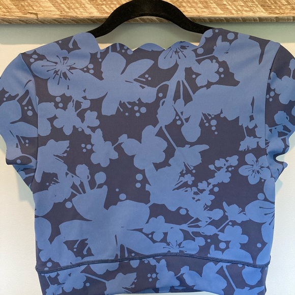 AERIE cropped scallop tee - Picture 3 of 4